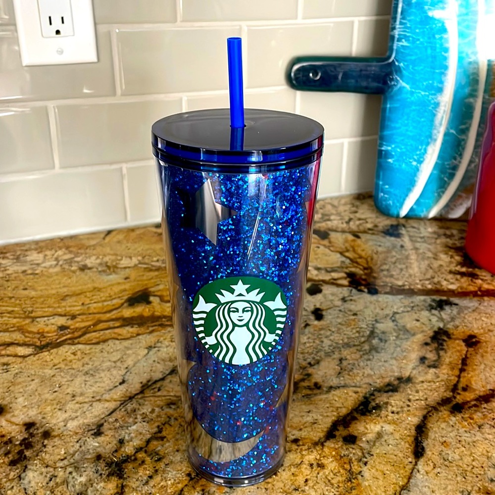 Collector’s Dream! Walt Disney World Starbucks large cup and lid with straw. NWT